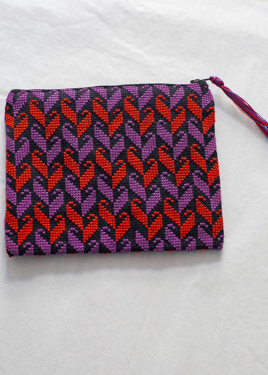 Brodert pung, lilla og rød