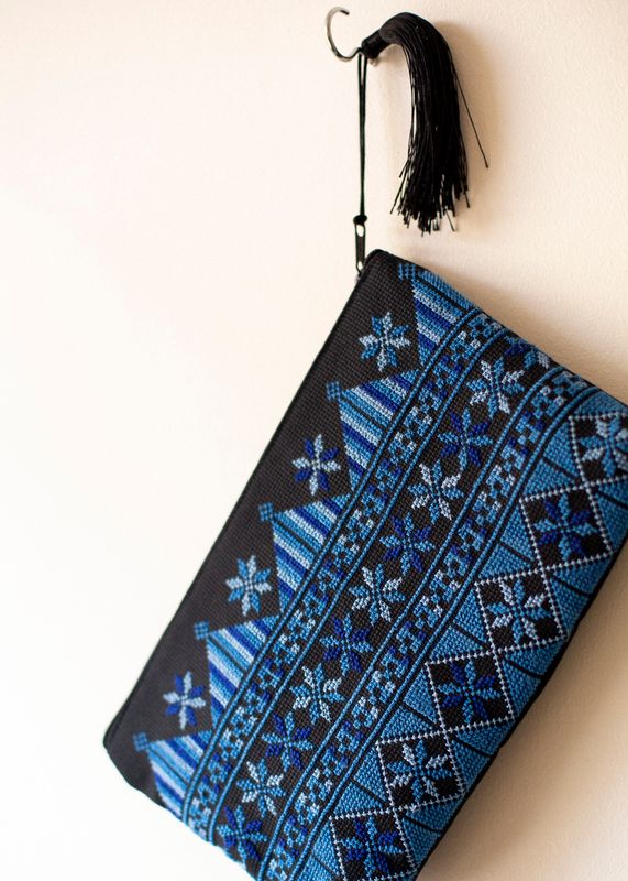 Brodert selskapsveske, sort og blå