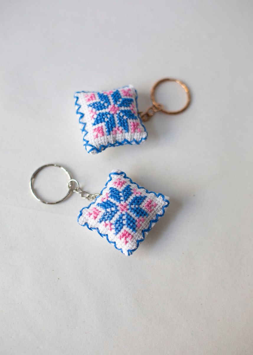 Håndbrodert nøkkelring, Threads of Hope