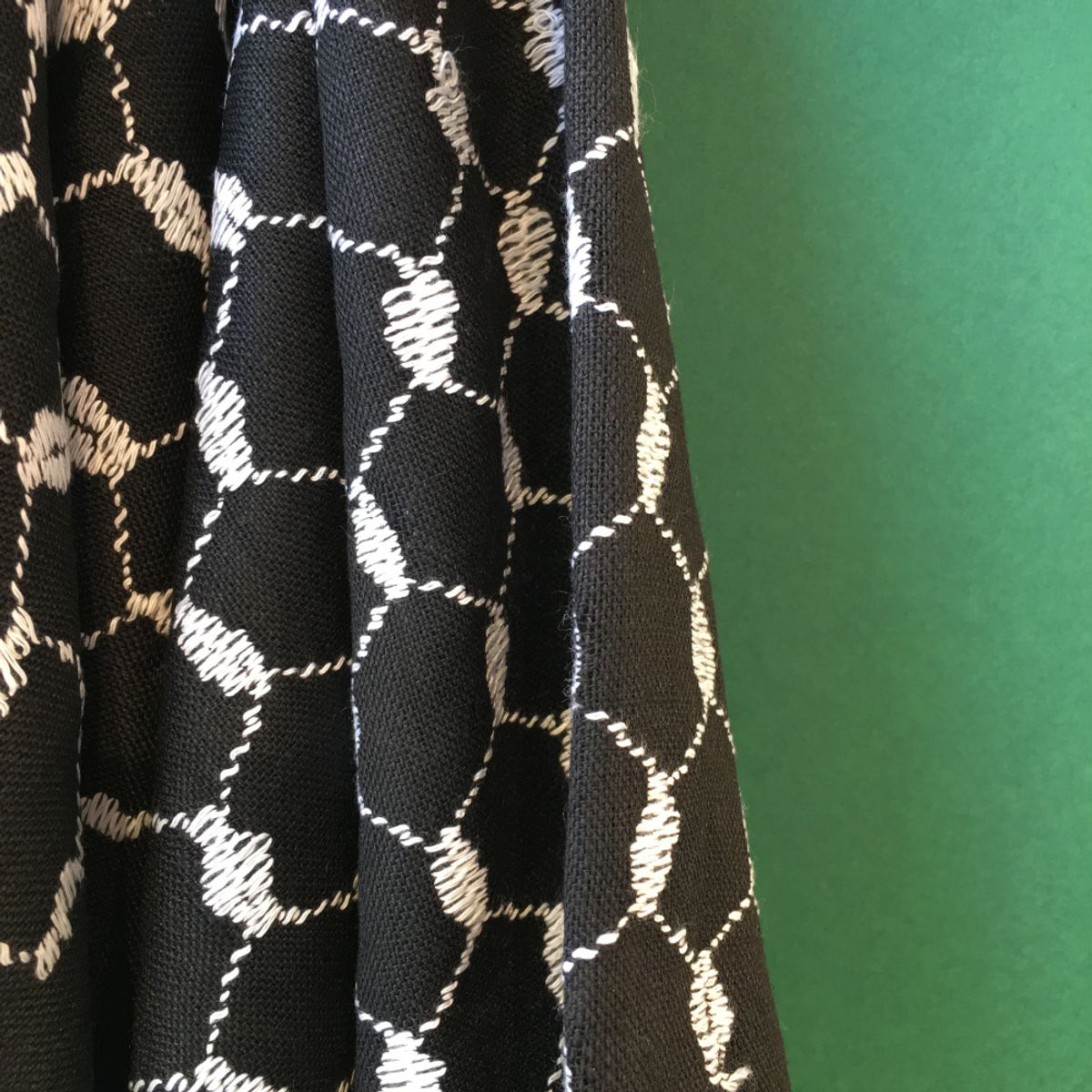 Stor keffiyeh, svart bakgrunn og hvit