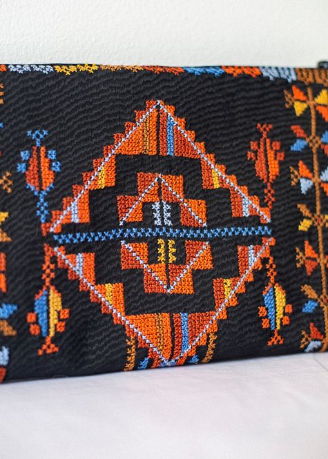 Hovedbilde Brodert selskapsveske, sort og fargerik