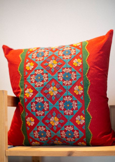 Hovedbilde Brodert putetrekk, oransje og flerfarget